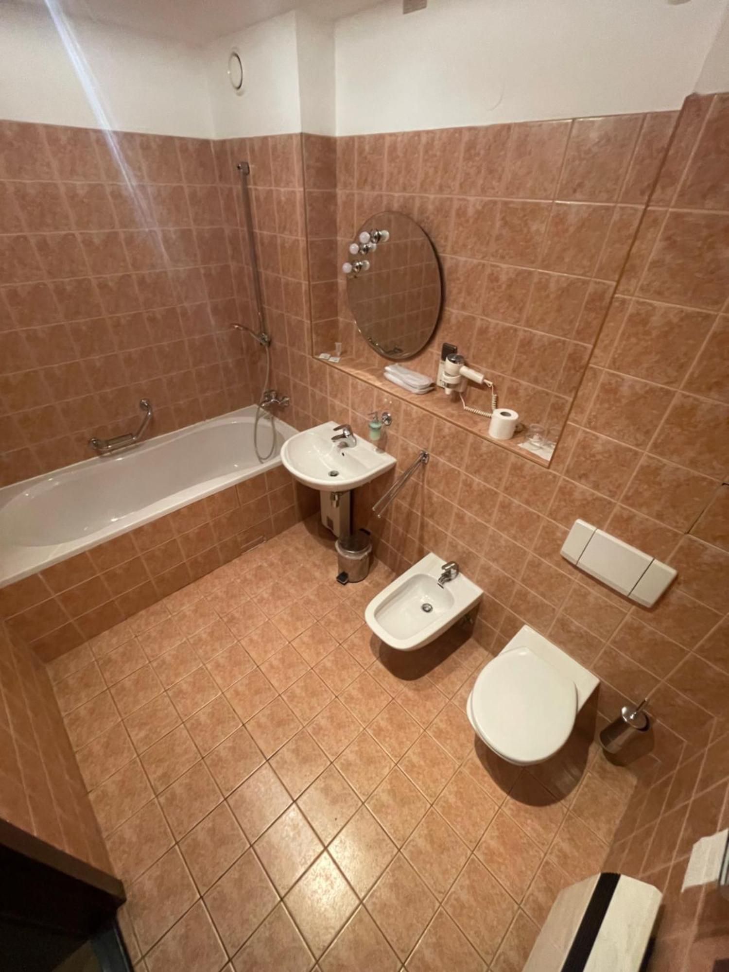 Hotel Bravo تشسكه تربوفه المظهر الخارجي الصورة