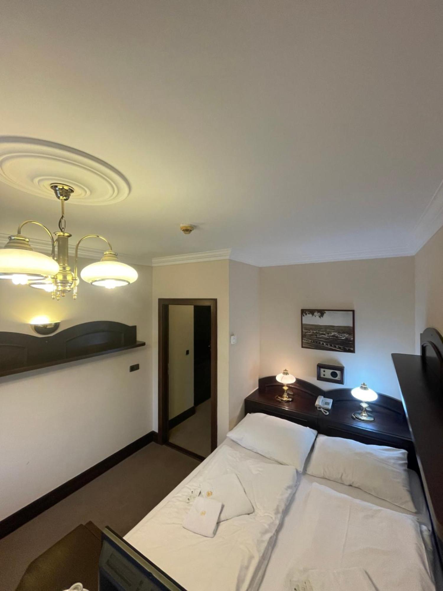 Hotel Bravo تشسكه تربوفه المظهر الخارجي الصورة