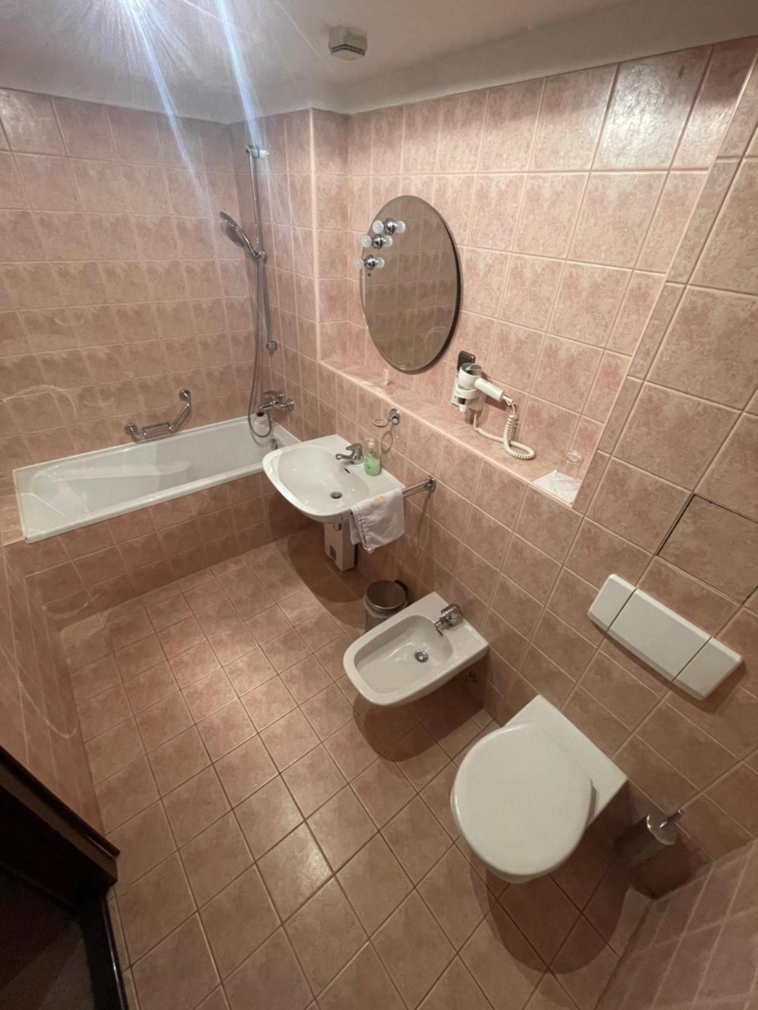 Hotel Bravo تشسكه تربوفه المظهر الخارجي الصورة