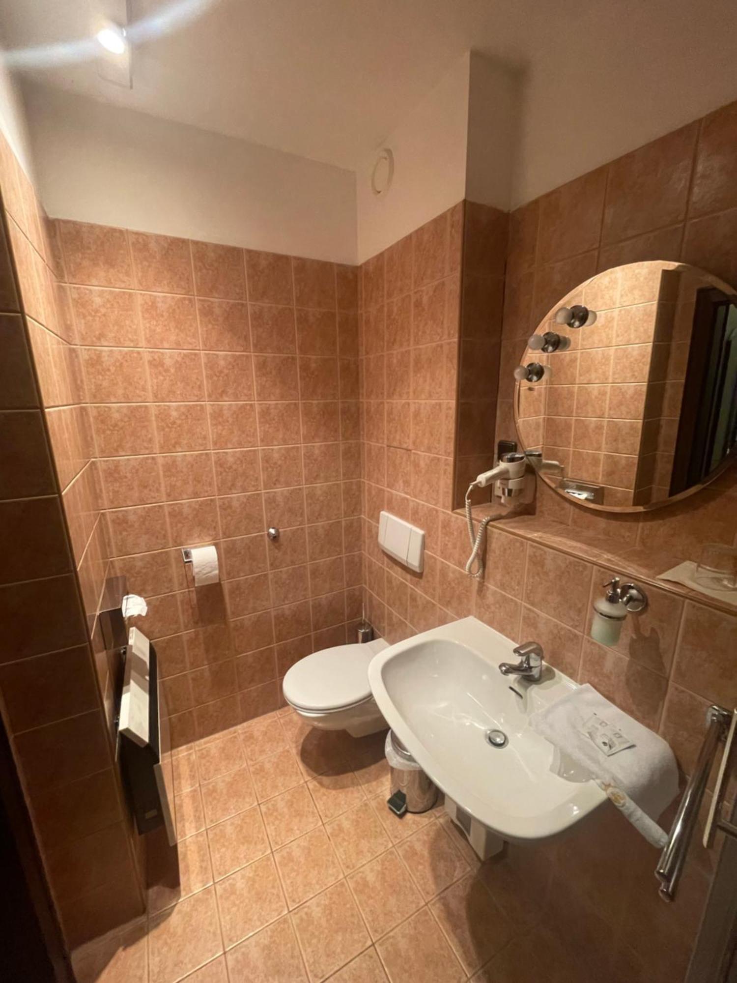 Hotel Bravo تشسكه تربوفه المظهر الخارجي الصورة
